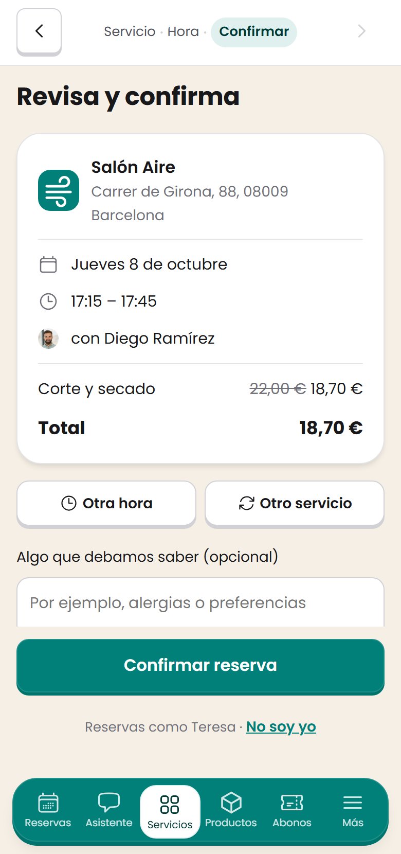 Una clienta confirma desde el móvil su corte con Diego el jueves a las 17:15